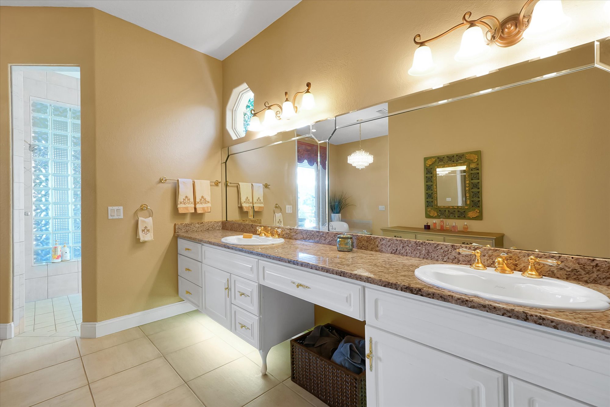 Bathroom #1 (EN-SUITE)