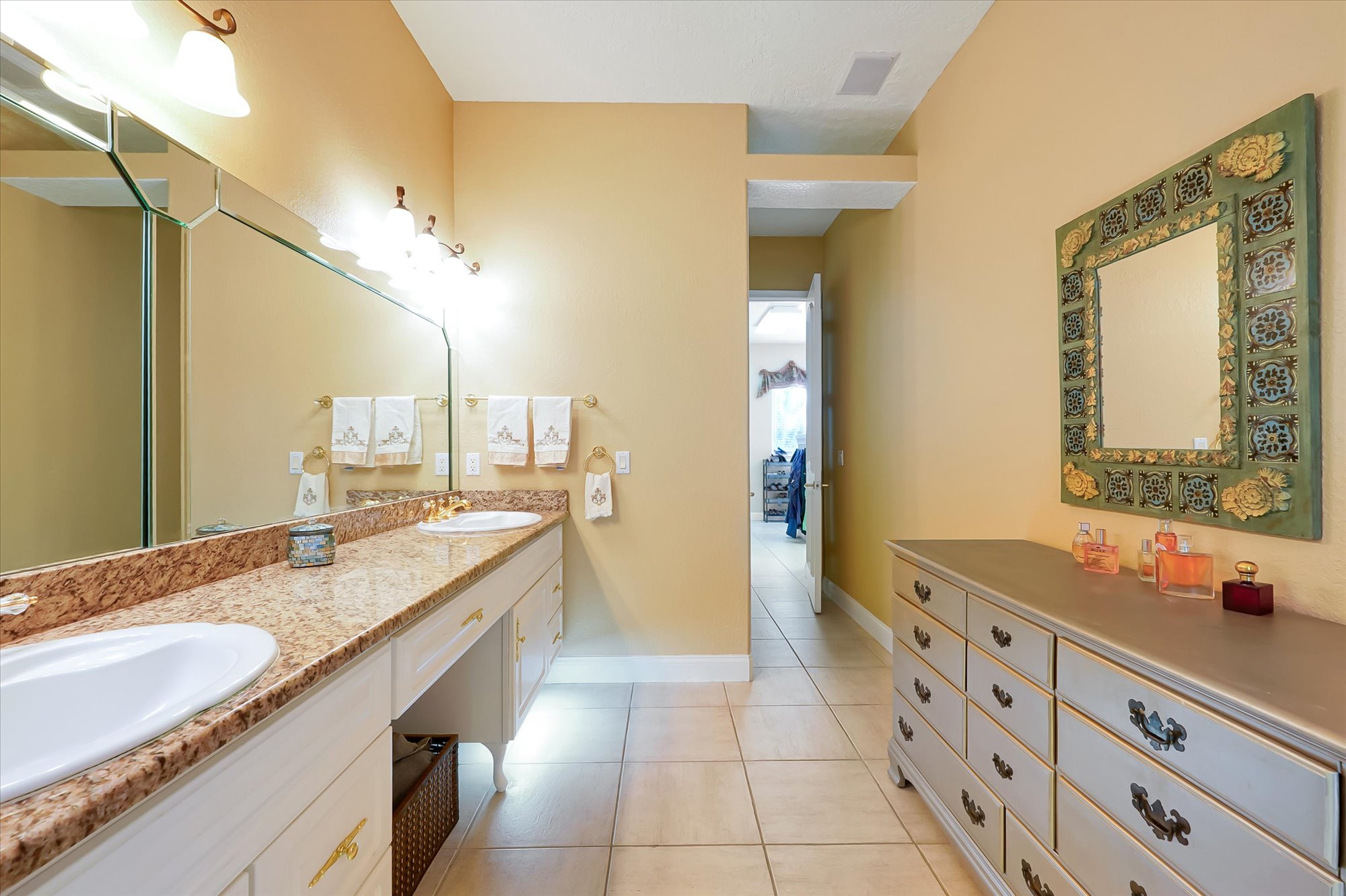 Bathroom #1 (EN-SUITE)