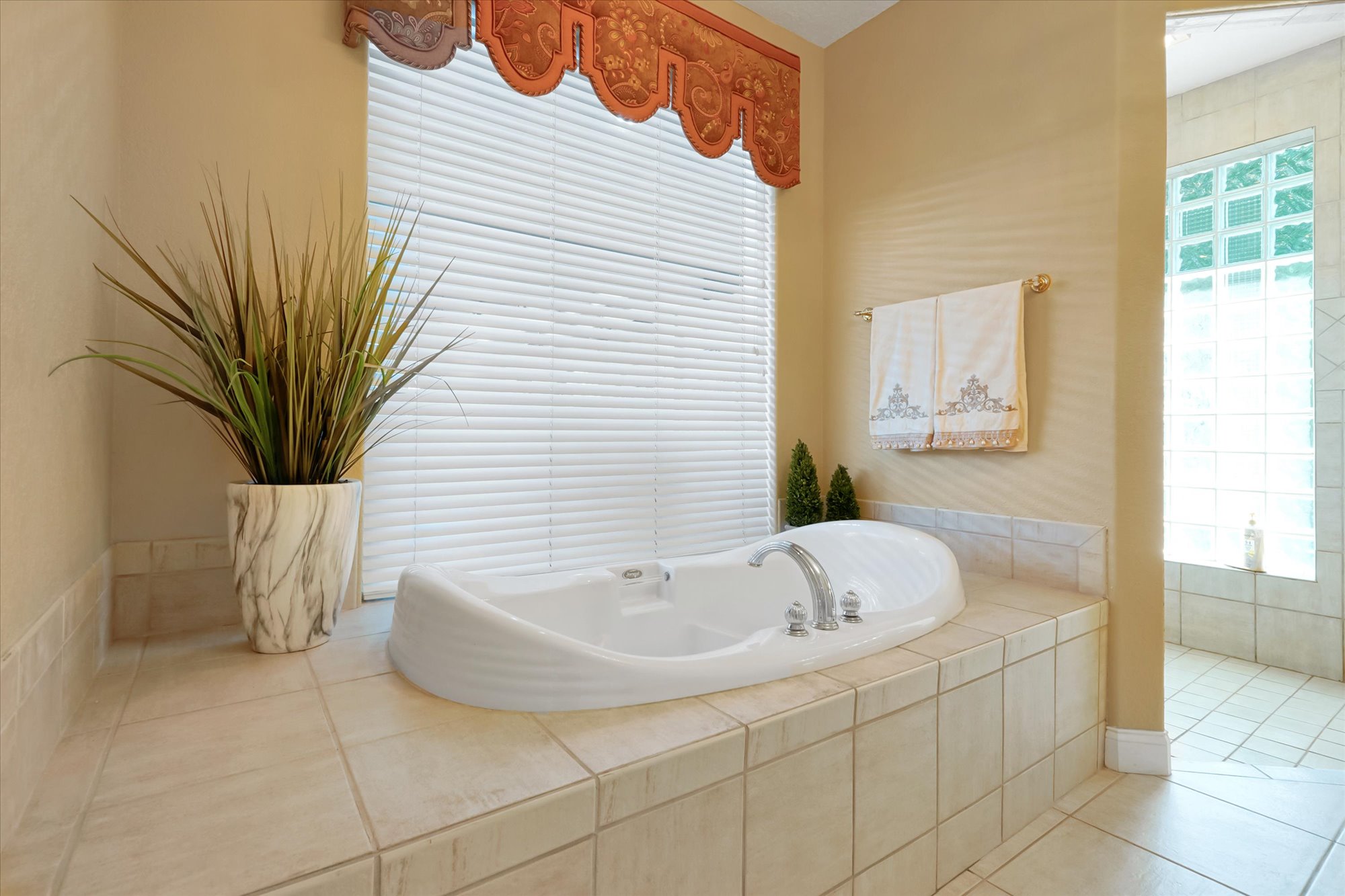 Bathroom #1 (EN-SUITE)